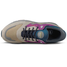 Load image into Gallery viewer, Karhu Aria 95 Silver Lining/Mulberry
