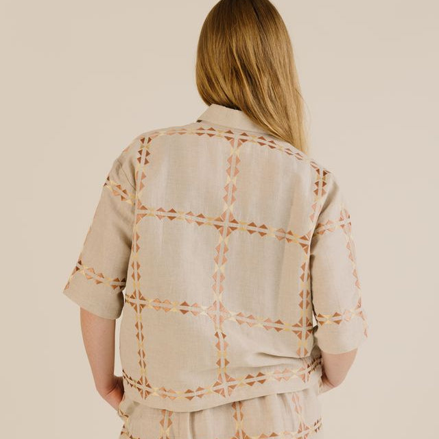Sideline Polly Shirt Oat Embroidered