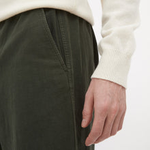 Load image into Gallery viewer, Norse Projects Ezra Relaxed Cotton Linen Trouser Spruce Green
