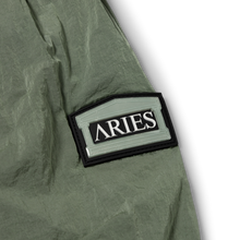 Load image into Gallery viewer, Aries Hooded Windcheater Jacket Green
