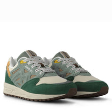 Load image into Gallery viewer, Karhu Legacy 96 Laurel Wreath / Warm Taupe
