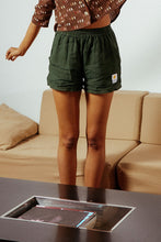 Load image into Gallery viewer, L.F.Markey Basic Linen Shorts Hunter Green
