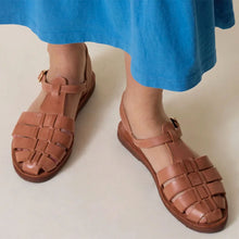 Load image into Gallery viewer, Leon &amp; Harper  Cancun P24 Spartan Sandals Natural
