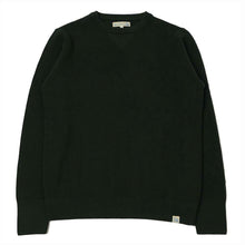 Load image into Gallery viewer, Merz b. Schwanen Merino Pullover Bottle Green
