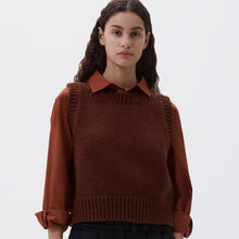 Load image into Gallery viewer, MHL W&#39; 3 Chunky Crew Neck Slipover British Merino Rust Brown
