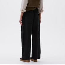 Load image into Gallery viewer, MHL W&#39; Sports Jogger Cotton Denim Black
