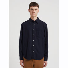 Load image into Gallery viewer, Norse Projects Algot Relaxed Cotton Linen Shirt Dark Navy
