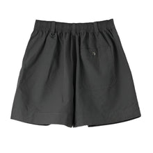 Load image into Gallery viewer, MHL W&#39; Pleated Dry Cotton Shorts Carbon
