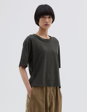 Load image into Gallery viewer, MHL W&#39; Simple T-Shirt Cotton Linen Jersey Assam
