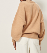 Load image into Gallery viewer, Sessun Beyeler Jumper Milk Tea
